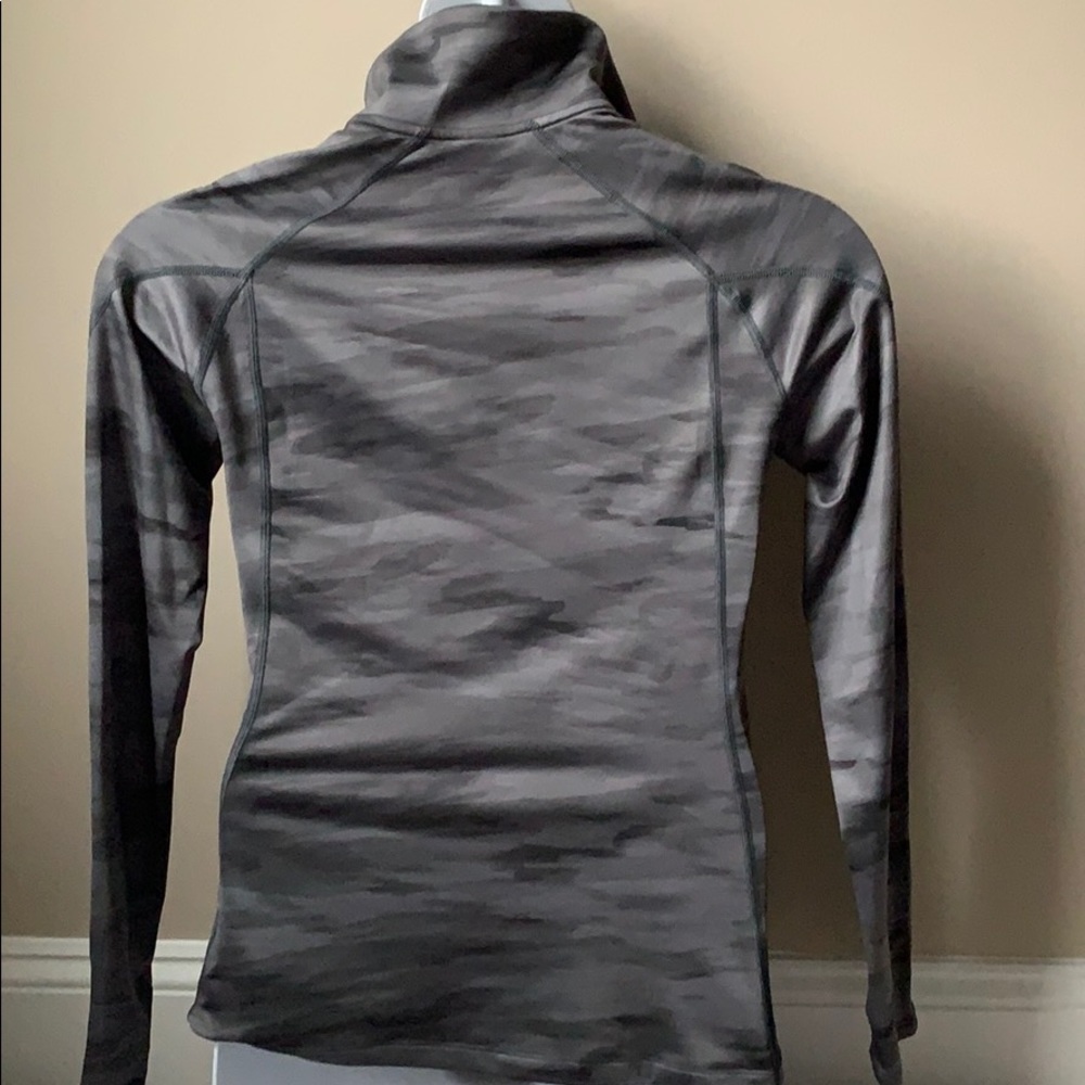 Under Armour pullover - Picture 3 of 6